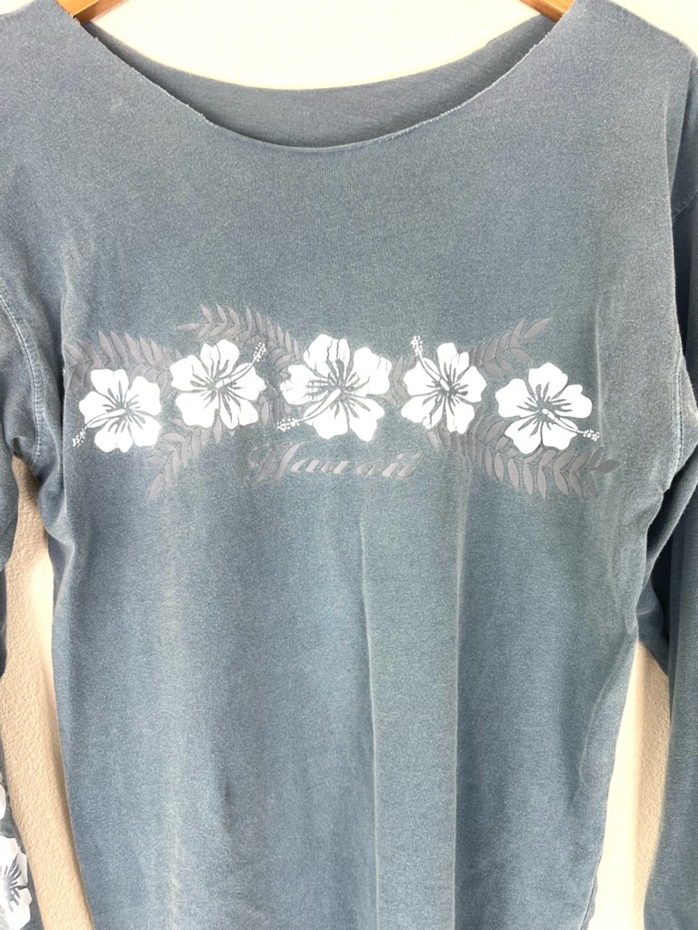 Vintage 90s Y2K Long Sleeve Blue Hawaiian Floral Graphic Women's Top - Picture 4 of 7